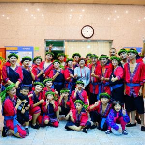 王世芳副秘書長與大滿舞團合照。